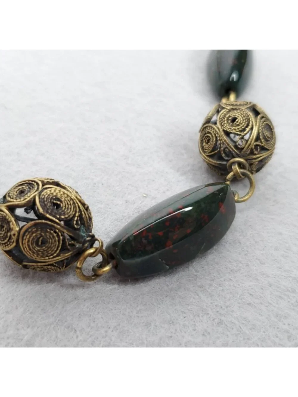 Vintage Station Necklace Green Blood Stone Gold Tone Wire Filigree Beads 19